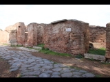 01440 ostia - regio ii - insula vi - casa dell'ercole bambino (ii,vi,3-4) - via della corporazzioni.jpg